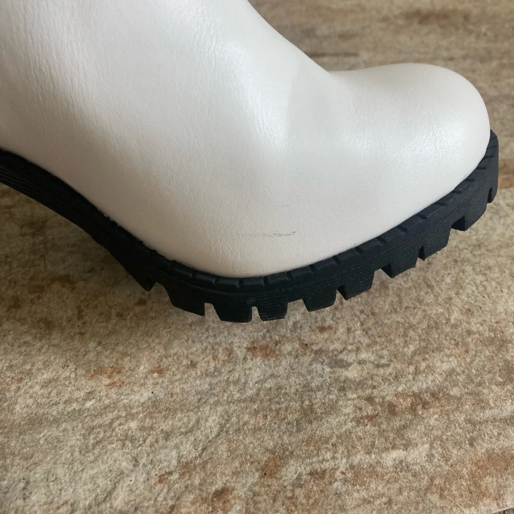 Soda white ankle boots with black 3 inch heel size 5.5 EUC - Picture 4 of 9